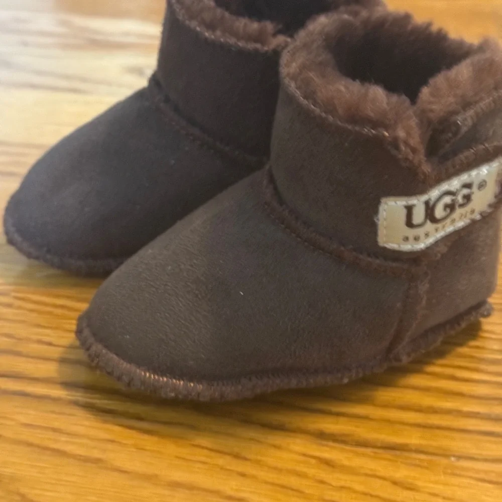 Brand New In Box : infant Ugg Erin Boots Small